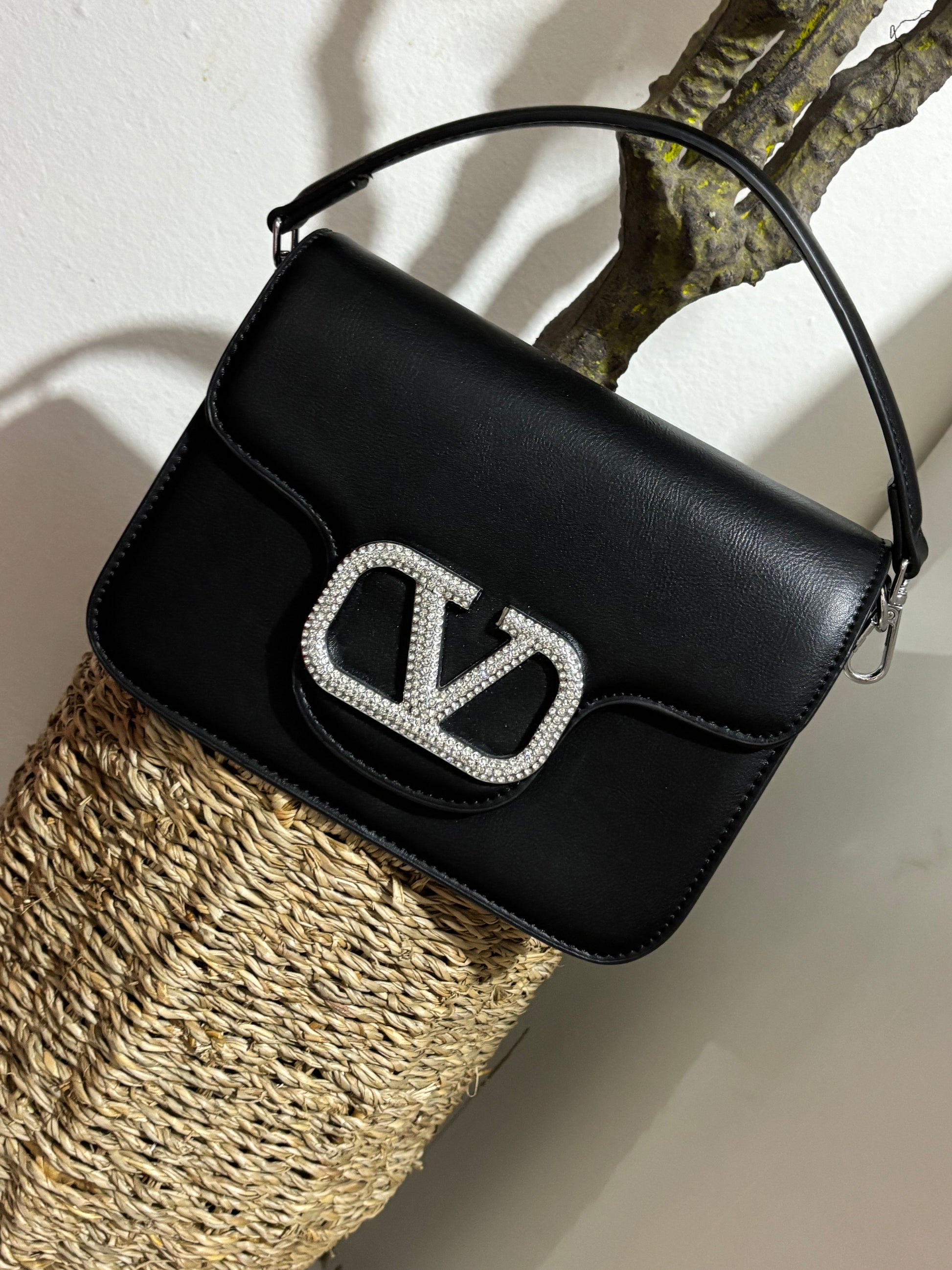 BLACK V-BAG